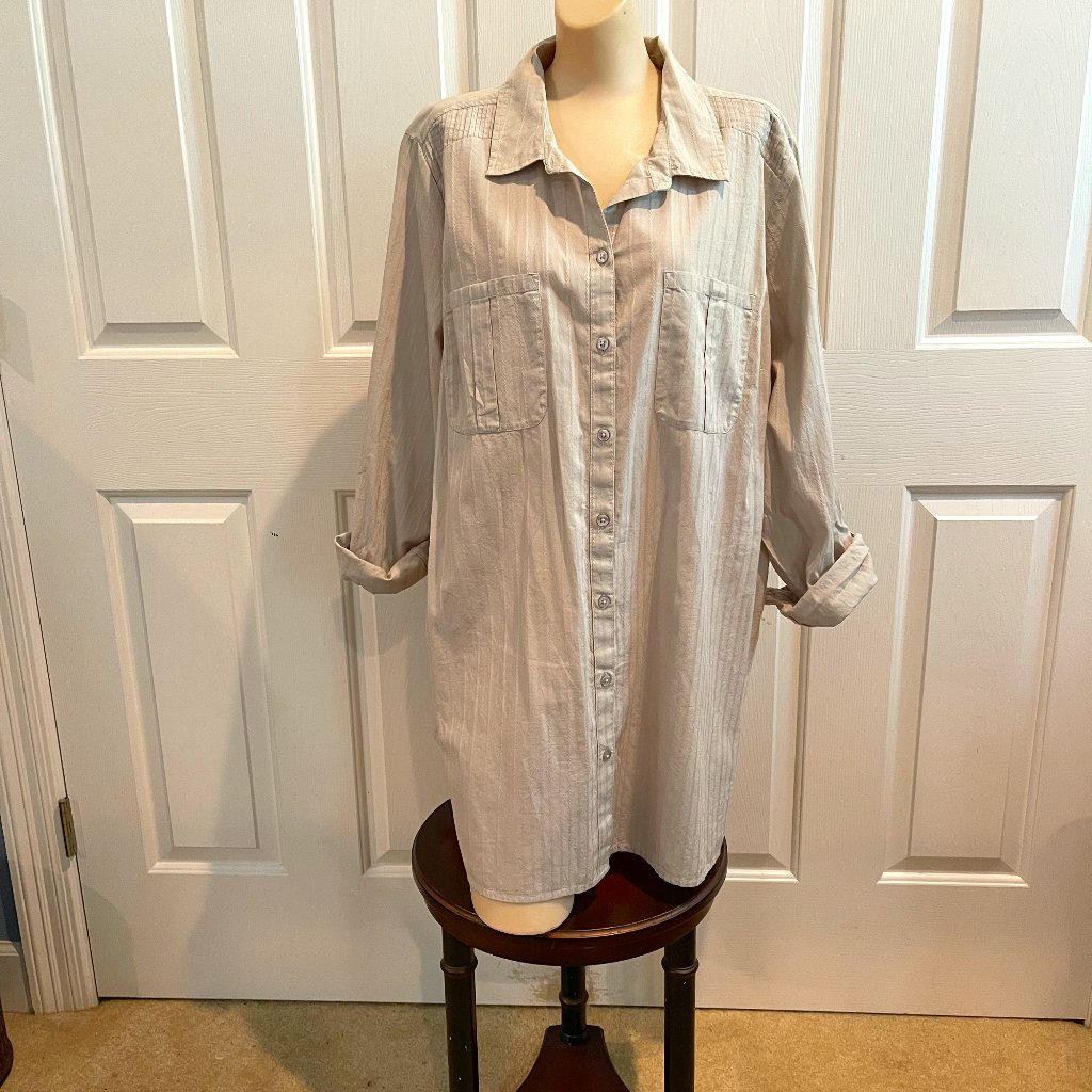 2x Curvy New Directions Long Top Shirt Coverup In Tan. Beautiful Detailing Tab